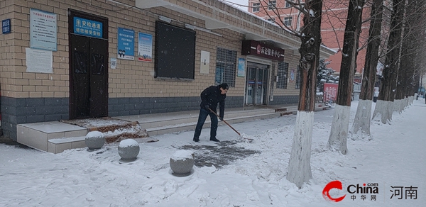 【速看料】西平县：清雪除冰促通畅 法院干警在行动