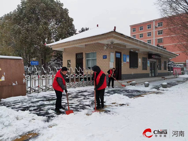 西平县：清雪除冰促通畅 法院干警在行动